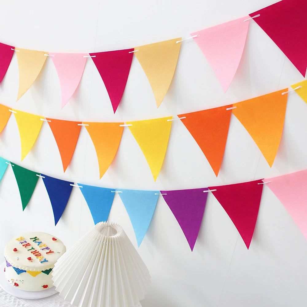 Bunte Filz-Wimpelkette mit 12 Dreiecksflaggen – In verschiedenen Farbvarianten konfetti.world Shipping