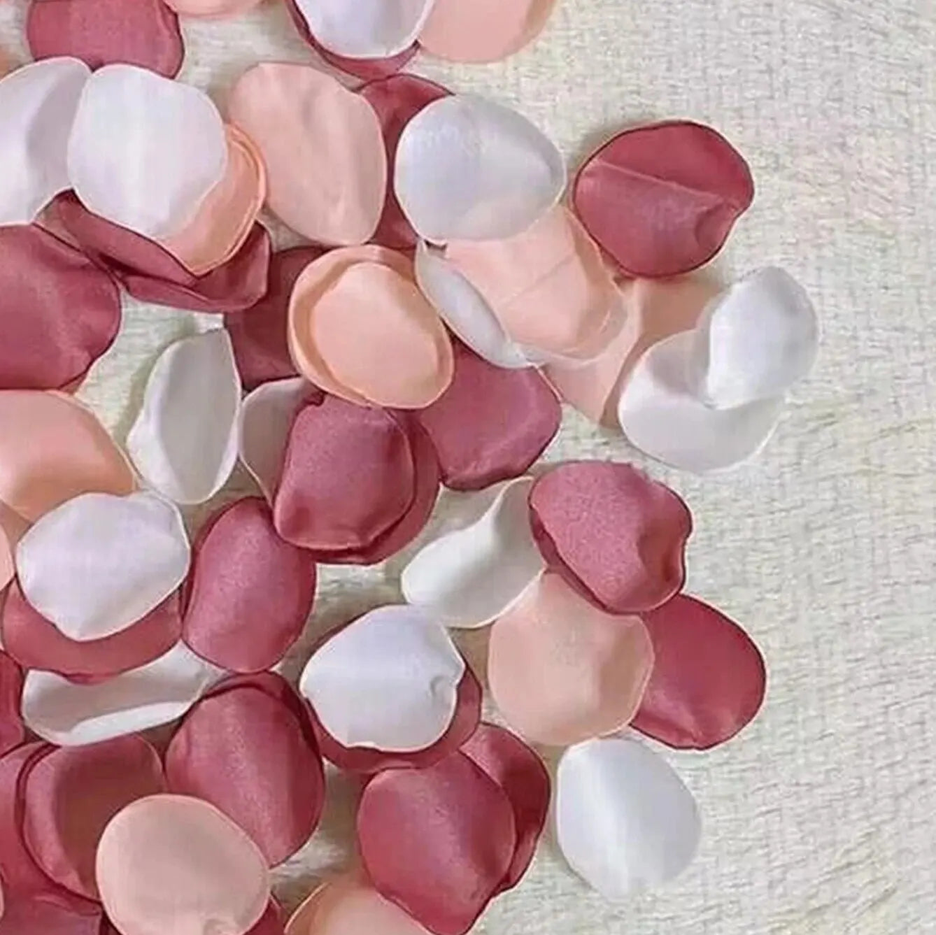 100 Stück Seidenrosenblätter – Dekorative Kunstblumen für Hochzeiten & Events konfetti.world Shipping