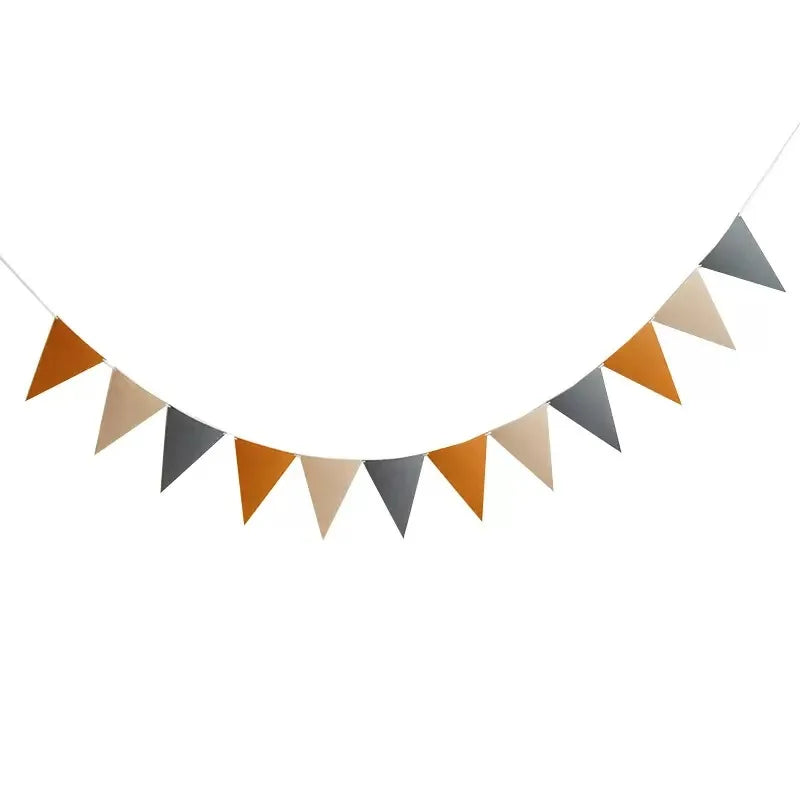 Bunte Filz-Wimpelkette mit 12 Dreiecksflaggen – In verschiedenen Farbvarianten konfetti.world Shipping