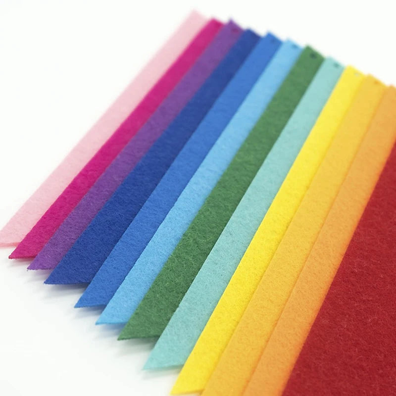 Bunte Filz-Wimpelkette mit 12 Dreiecksflaggen – In verschiedenen Farbvarianten konfetti.world Shipping