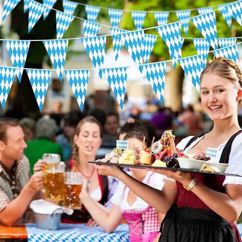 Oktoberfest Wimpelgirlande – Blau-Weiß, 10 m konfetti.world