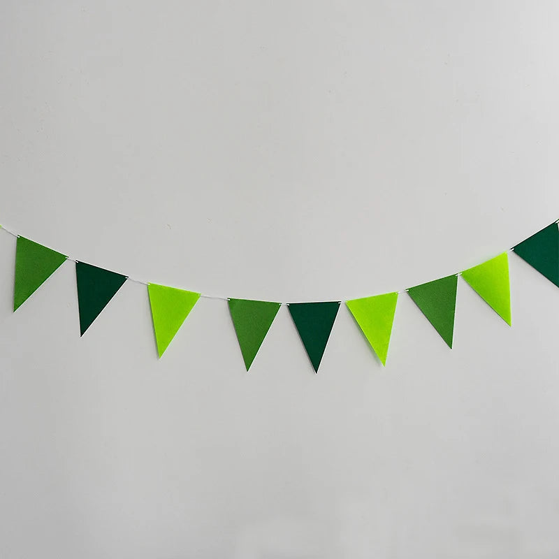 Bunte Filz-Wimpelkette mit 12 Dreiecksflaggen – In verschiedenen Farbvarianten konfetti.world Shipping